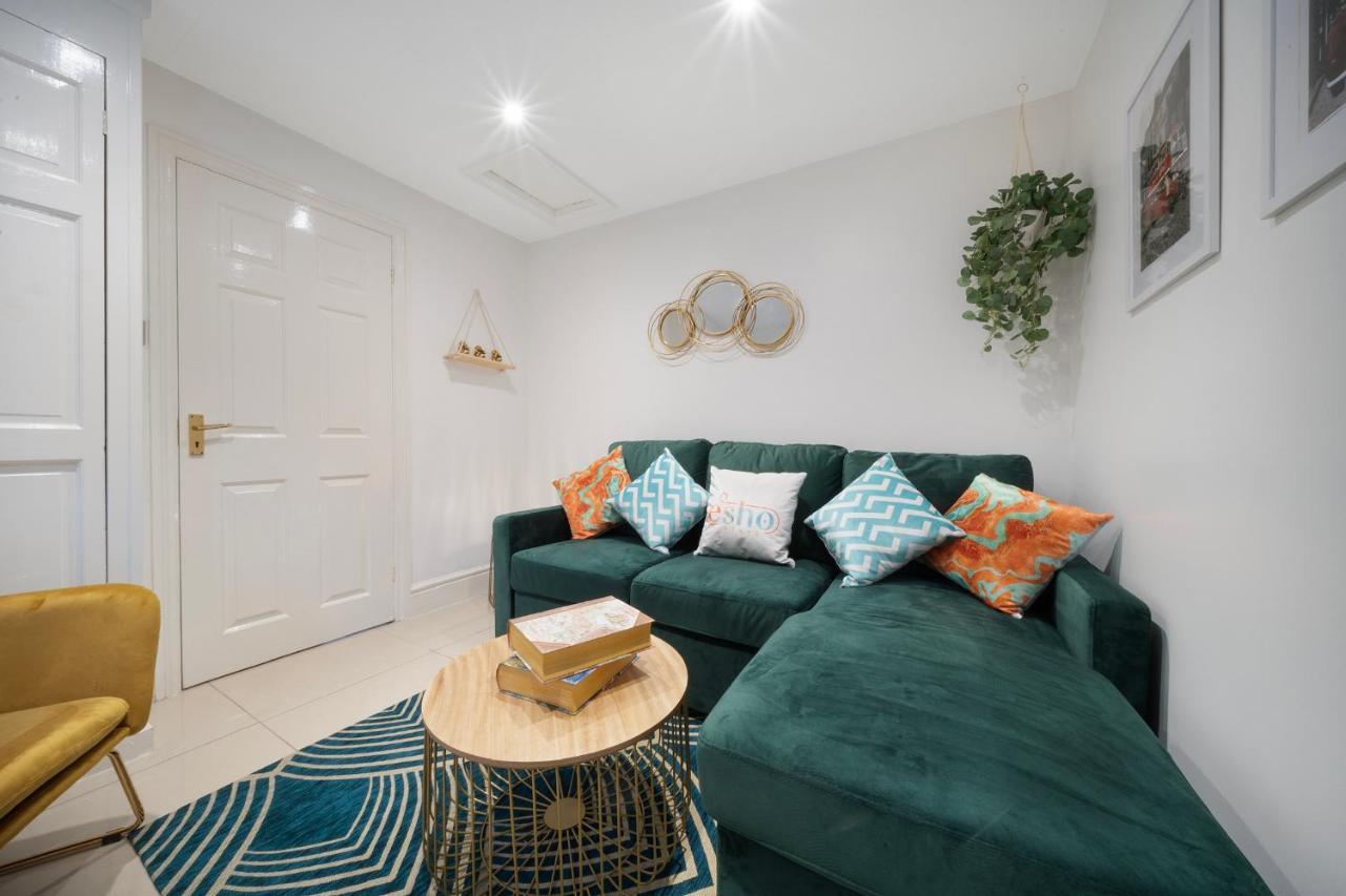 1 Bed House, Free Parking, 15 Minutes From Cheltenham Races Gloucester Exterior photo