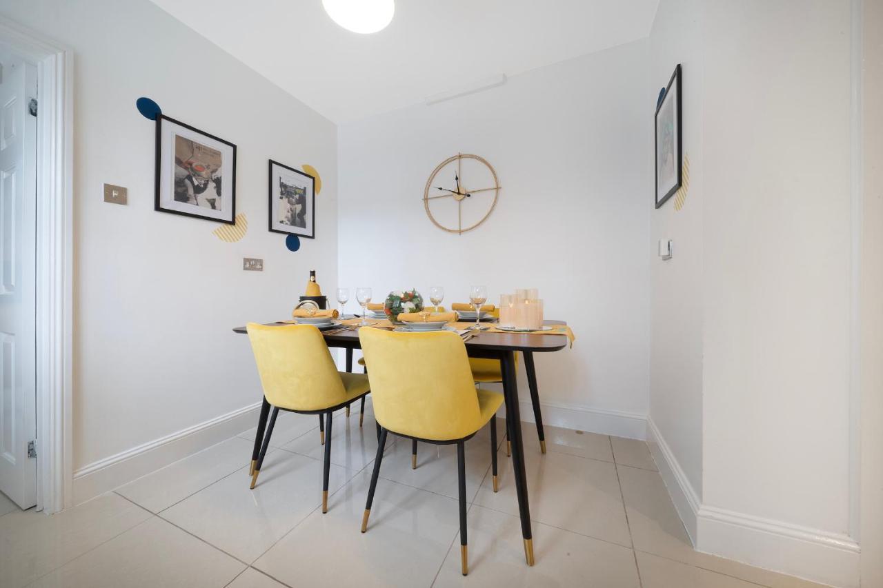1 Bed House, Free Parking, 15 Minutes From Cheltenham Races Gloucester Exterior photo