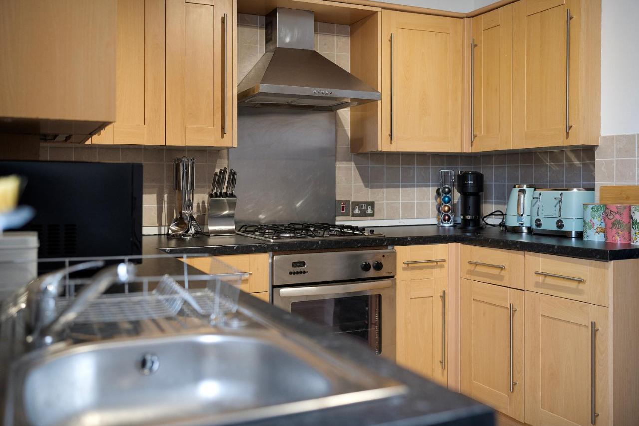 1 Bed House, Free Parking, 15 Minutes From Cheltenham Races Gloucester Exterior photo